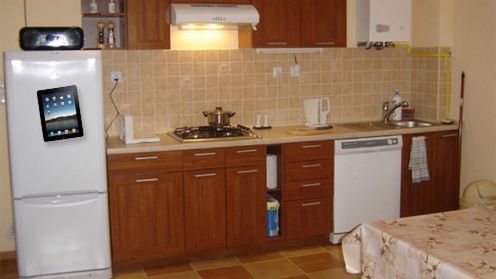 Przyklej iPada do lodówki za pomocą magnesu 1