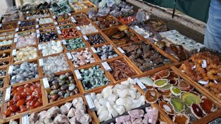 Wrocław: Wyjątkowa Giełda Minerałów pod Platanami. Unikatowe minerały, skamieniałości i ręcznie robiona biżuteria