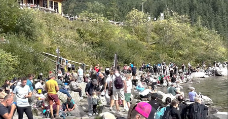 Turyści ruszyli pod Tatry. Zakopane znów było pełne ludzi
