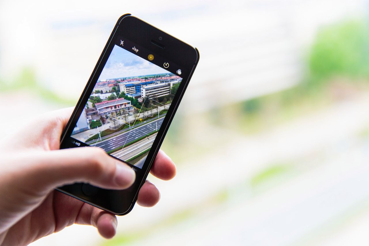 Zostań mistrzem fotografowania smartfonem dzięki bezpłatnym poradnikom Apple'a