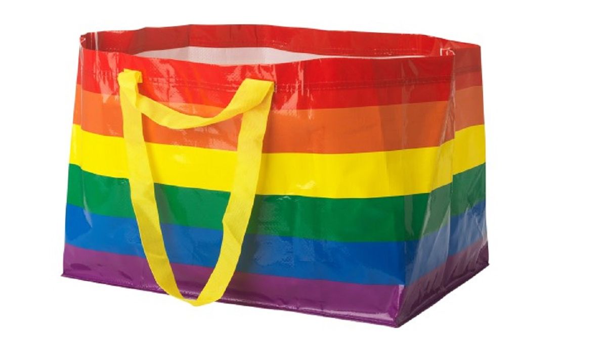 Tęczowa torba znów w sprzedaży