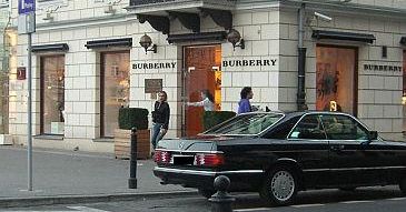 Sklep Burberry otwarty tylko dla Dody!