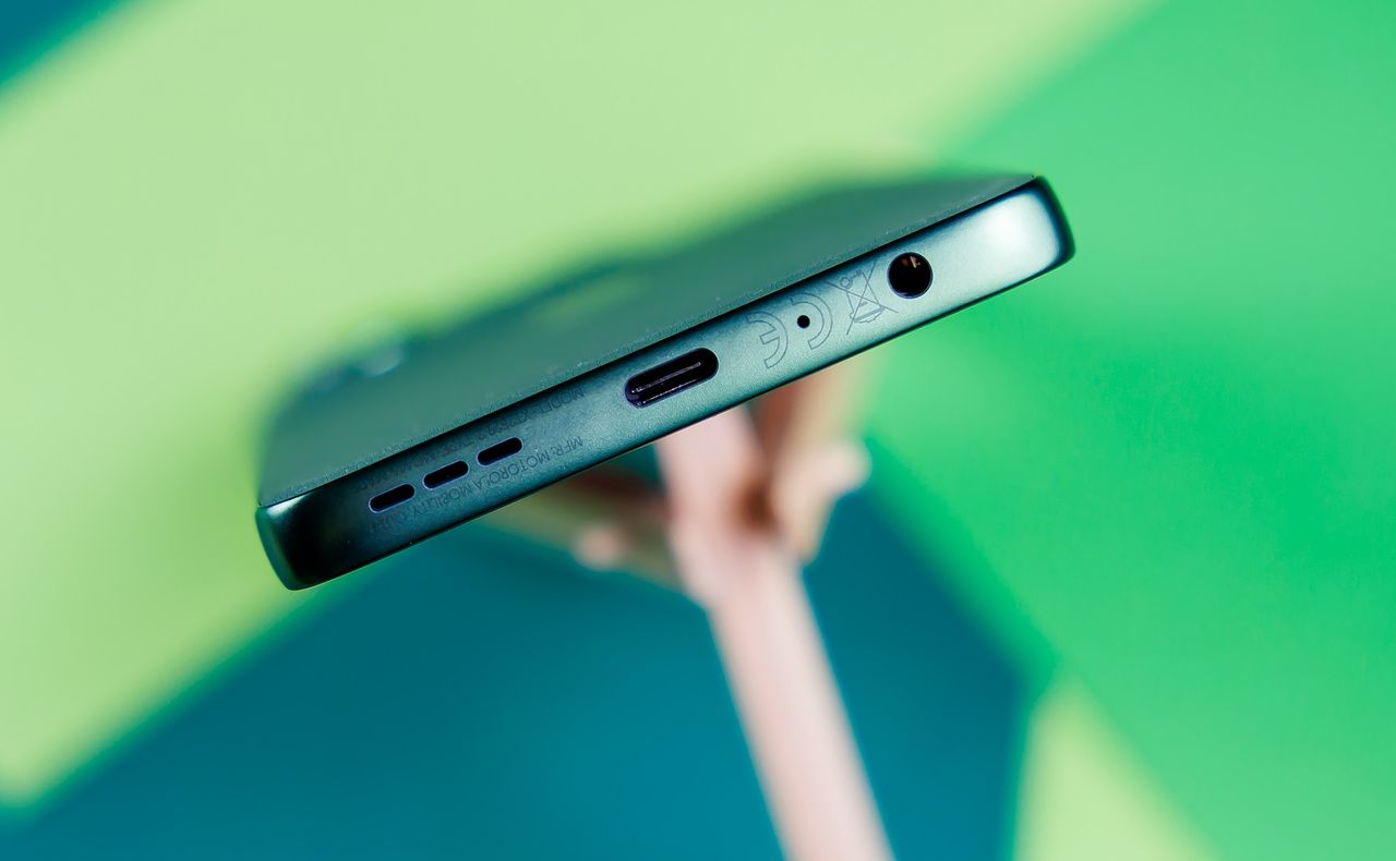 Moto G56 dolna krawędź