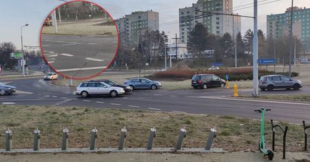 Kolizja na rondzie. Uczestnicy zdarzenia odjechali z miejsca, pozostawiając kawałki plastiku na jezdni