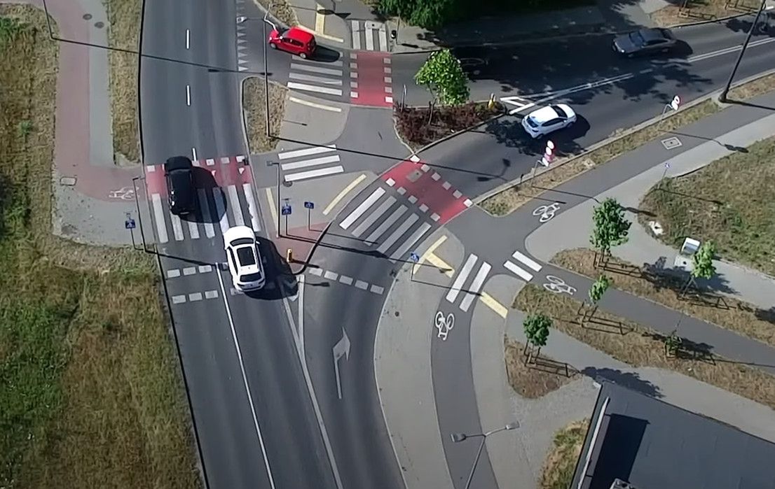 Jedziesz szybciej niż kierowca na pasie obok? A więc wyprzedzasz