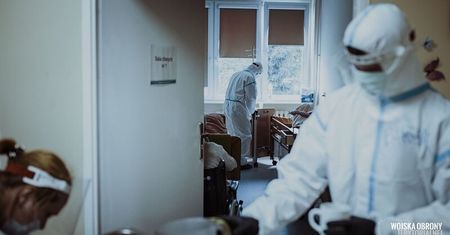 Żołnierze w szpitalach covidowych. Mają pomóc w liczeniu wolnych łóżek