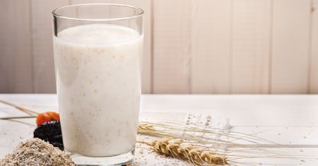 Miksuję kefir z dwoma sztukami i piję codziennie rano. To szybko rozwiązuje wstydliwy problem