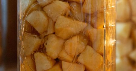 Te wczesne jabłka są najlepsze na zimę. Robię do słoików na szarlotkę