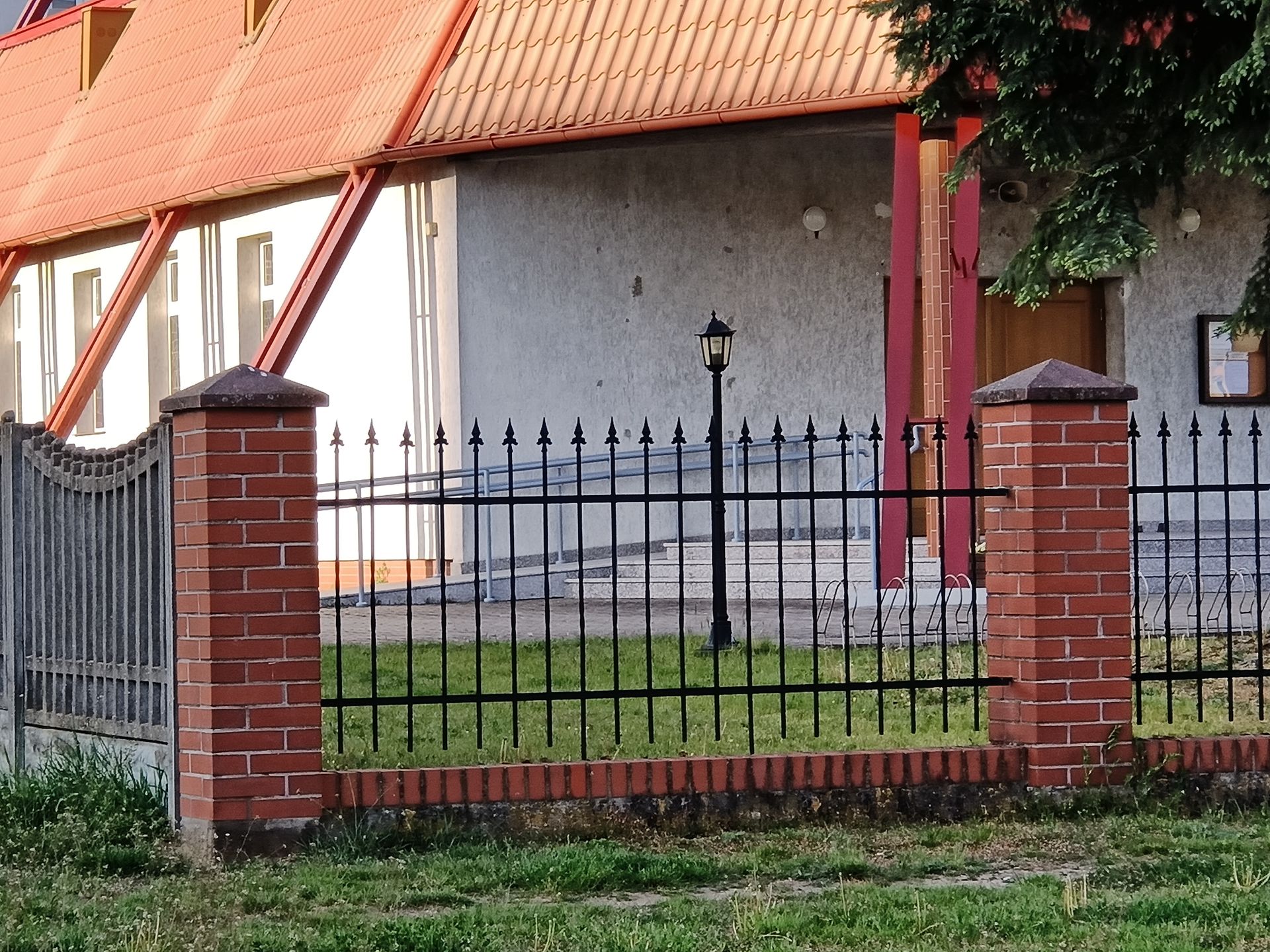 Taniej, ale i bardziej nijako. Test OPPO Reno 3 17