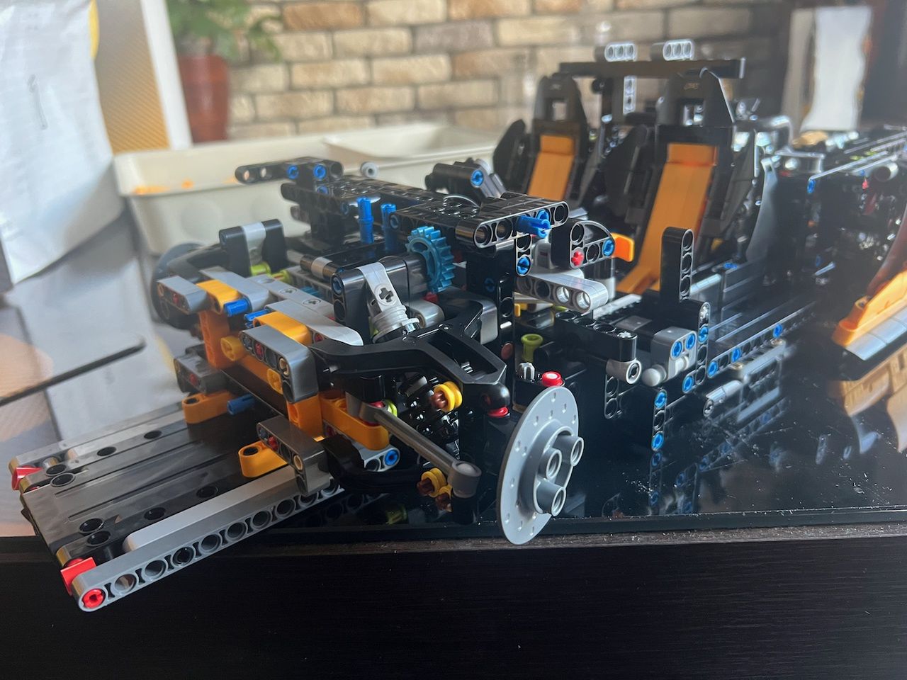 Składanie McLarena P1 z klocków LEGO krok po kroku