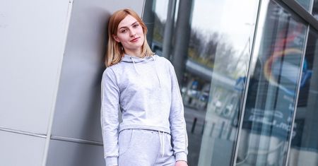 Damski must-have na zimę: modne i wygodne spodnie dresowe. Wybieramy idealny model na ten sezon!