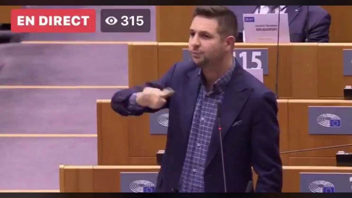Wystąpienie Patryka Jakiego w PE rozpętało burzę w sieci