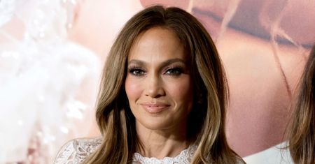 Seksowny i kobiecy styl Jennifer Lopez – zainspiruj się codziennymi lookami amerykańskiej gwiazdy