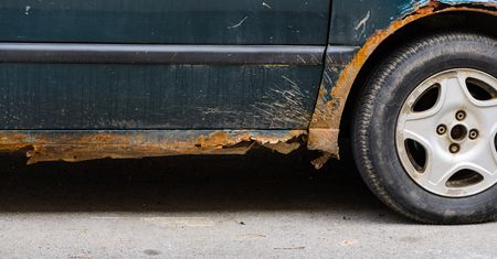 Zabezpieczenia fabryczne nie wystarczą. Pokazujemy sposób, jak ochronić auto przed korozją