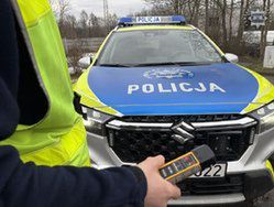 Blisko 5 promili i zakaz jazdy: pijany kierowca zatrzymany dzięki czujności świadka