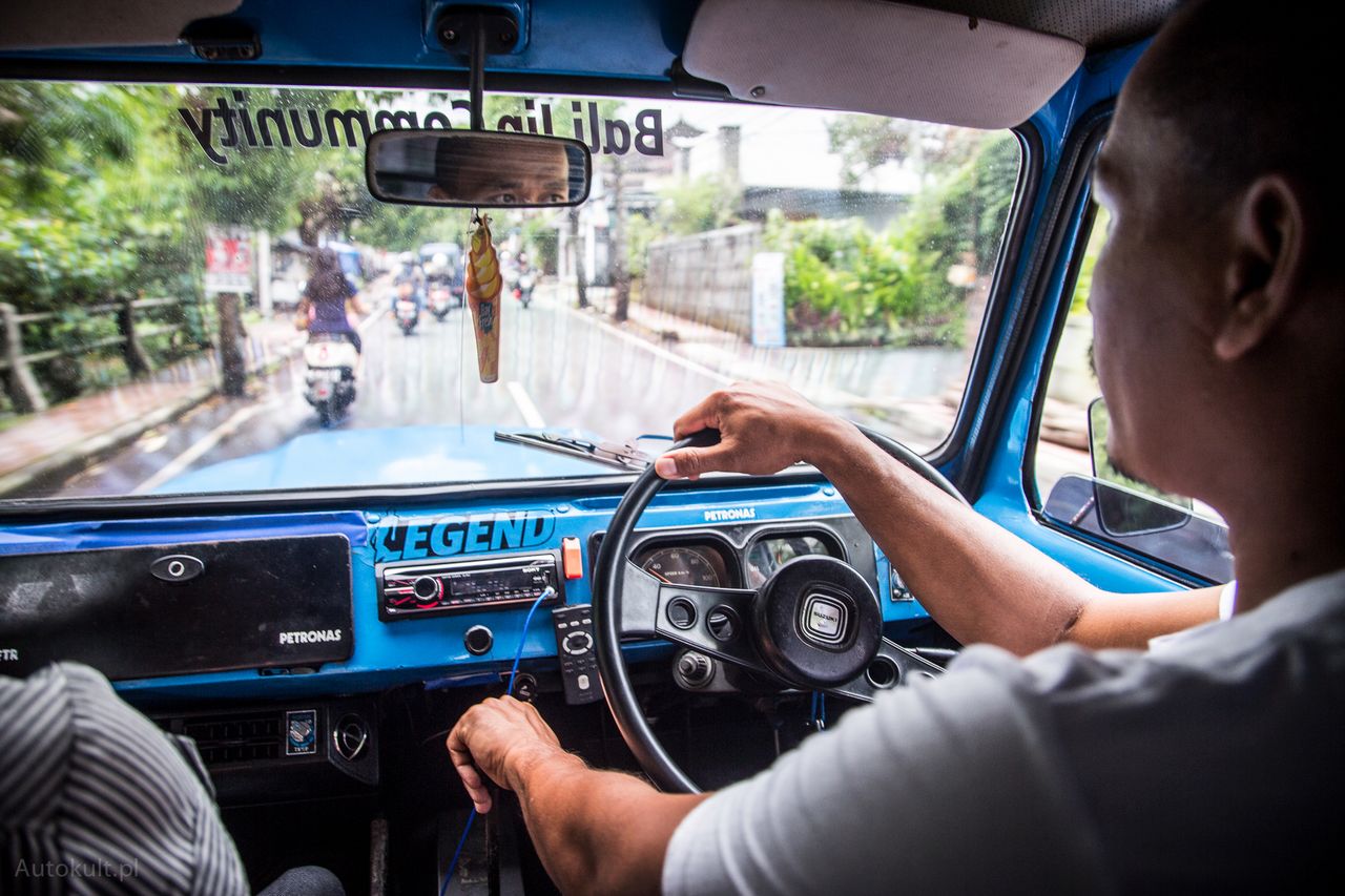 Indonezyjski właściciel tego Jimny traktuje go jak kolekcjonerski zabytek (fot. Mateusz Żuchowski)