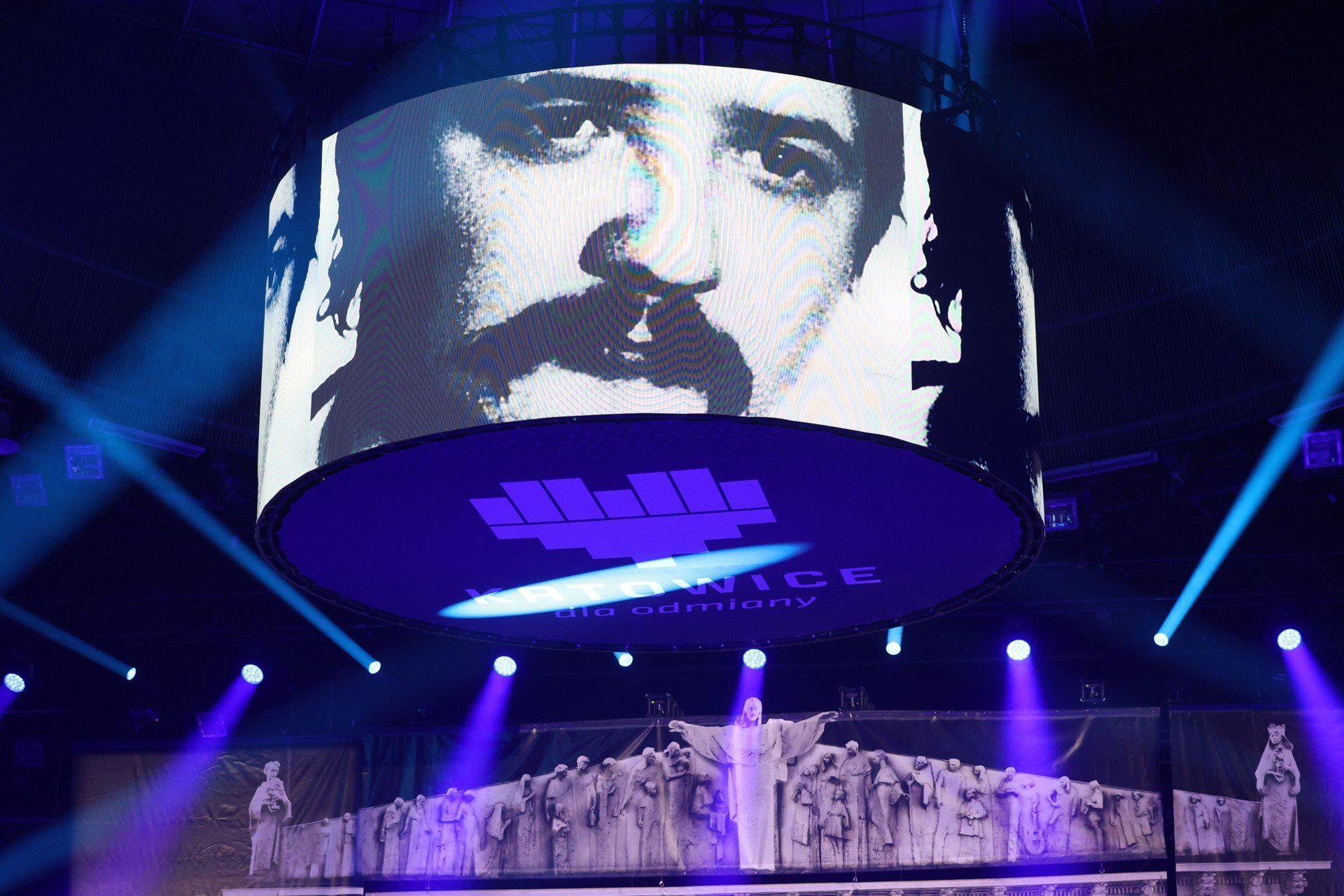 Światło i geometria zdominowały Spodek w Katowicach