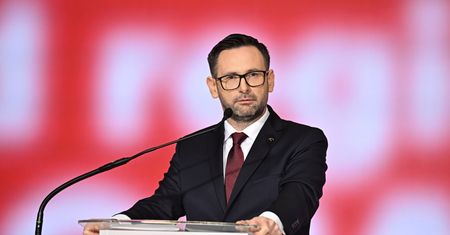 "Igranie z bezpieczeństwem energetycznym Polski". Daniel Obajtek uderza w rząd