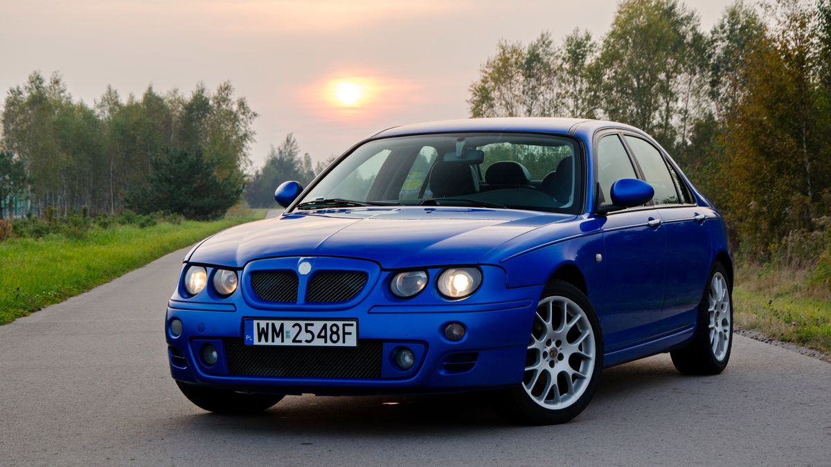 To MG ZT, czyli sportowy odpowiednik Rovera 75. W przypadku wersji wysokoprężnej określenie "sportowy" jest umowne.