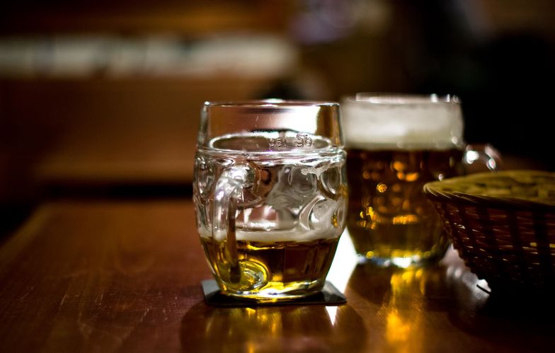 Metoda na pełnomocnika. Tak Polacy obchodzą zakaz sprzedaży alkoholu przez internet