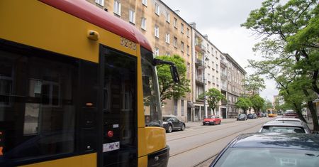 Warszawa. Koronawirus. Zarażona miała jechać tramwajem. Pasażerowie otworzyli drzwi i uciekli