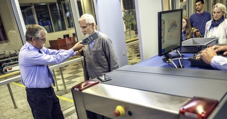 Nowe środki bezpieczeństwa w szpitalach. Są plany wprowadzenia bramek i detektorów metali