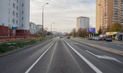 Warszawa. "Obwodnica" Gocławia. Ulica Abrahama jak nowa