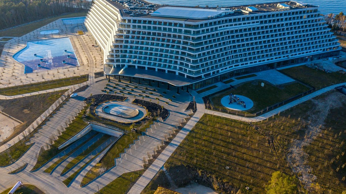 Hotel Go??biewski w Pobierowie
19.03.2025 Pobierowo Budowa Hotelu Golebiewski w nadmorskim Pobierowie. Najwiekszy hotel w Polsce. Termin oddania obiektu do uzytku byl juz wielokrotnie przekladany.  Fot. Przemek Swiderski/REPORTER
Przemek Swiderski/REPORTER