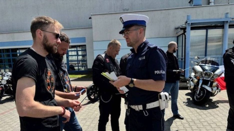 Kazimierscy mundurowi spotkali się z grupą motocyklową "SFORA"