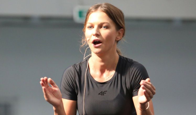 Anna Lewandowska prezentuje swój brzuch z początku detosku
