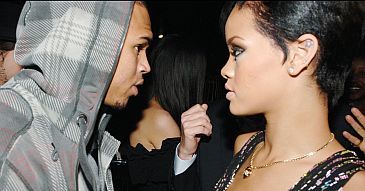 Rihanna nadal udaje, że nie ma chłopaka!