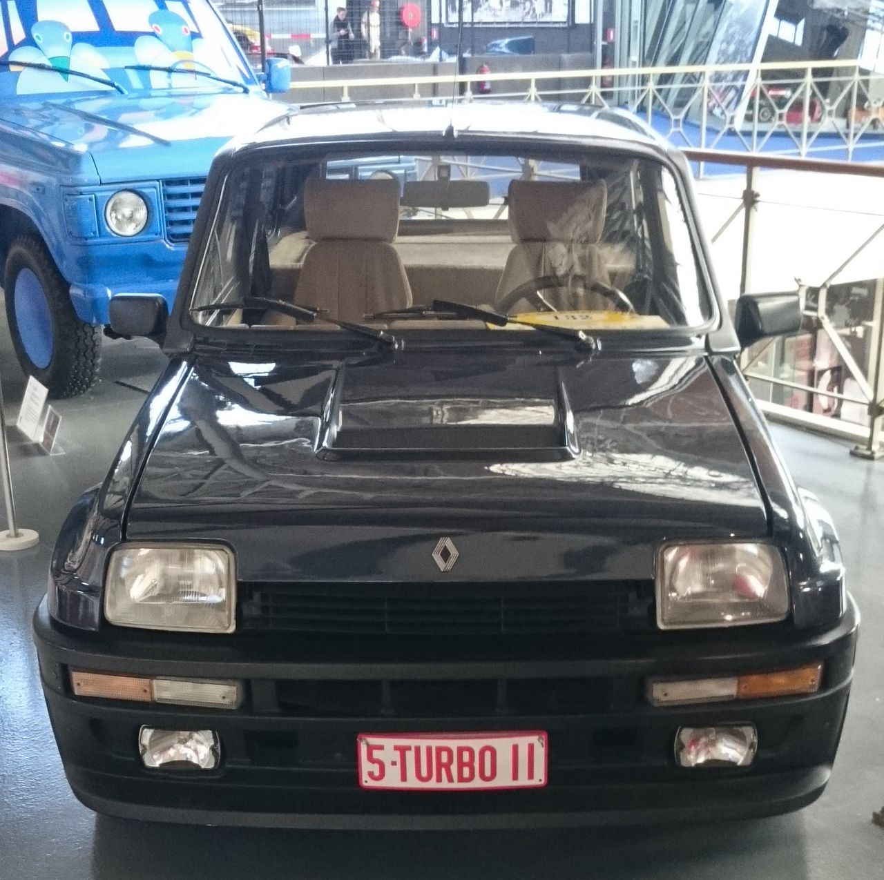 Renault 5 Turbo (1980-1983), 4-cyl silnik o pojemności 1.4l produkujący 160KM na tylne koła. Wyprodukowano 400 sztuk