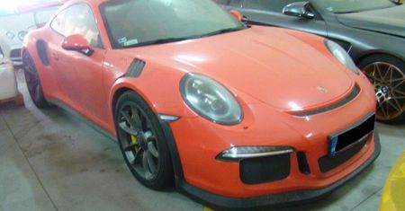 Skarbówka zabrała Porsche i BMW. Teraz sprzedają luksusowe auta