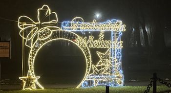 Wieluń: Centrum miasta w świątecznej odsłonie. Wspólne odpalenie choinki