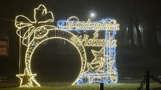 Wieluń: Centrum miasta w świątecznej odsłonie. Wspólne odpalenie choinki