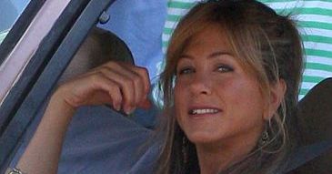 Aniston sama się zatrudni!