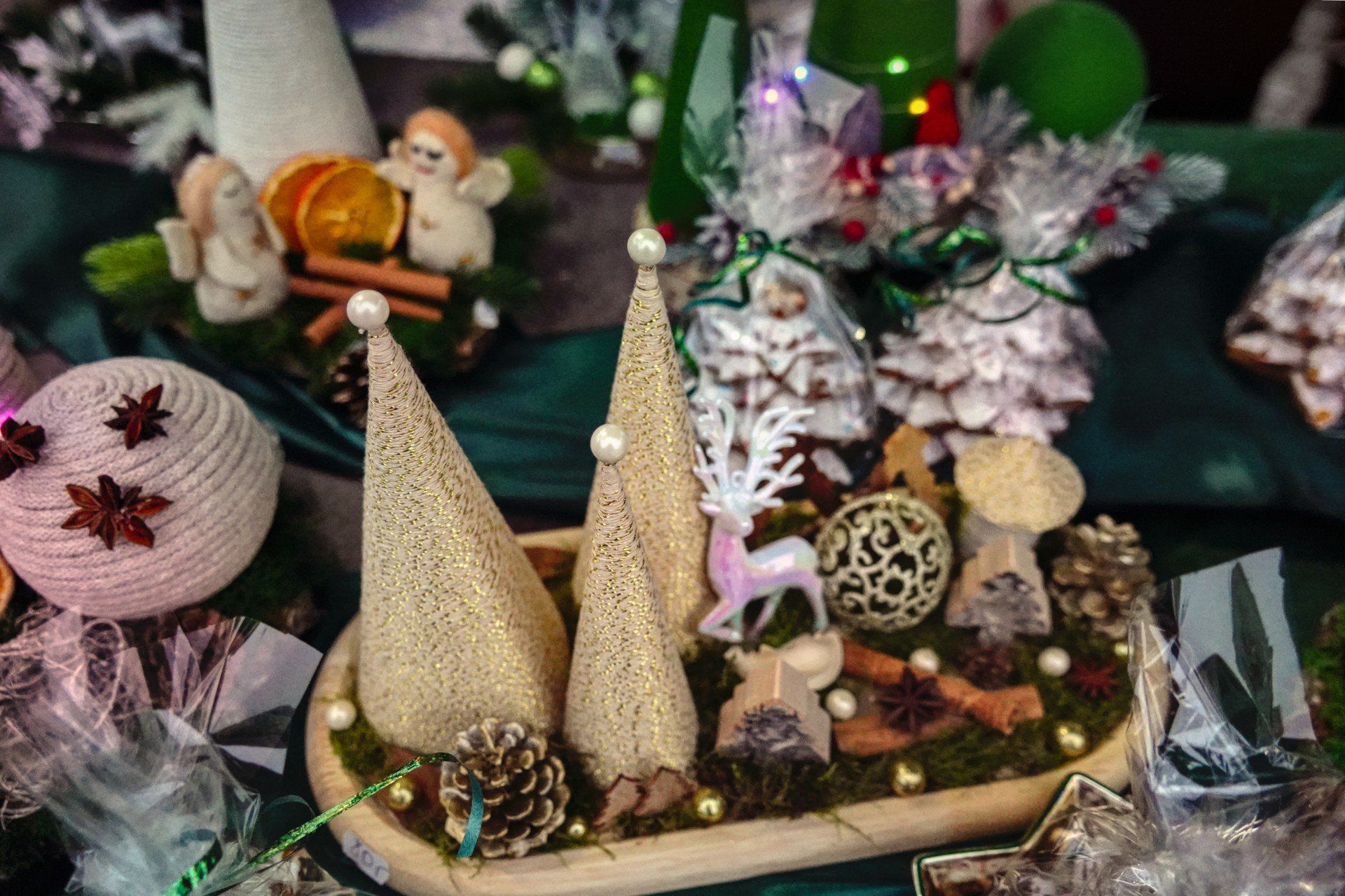 Mieszkańcy Wolbromia świętowali zaświecenie choinki.