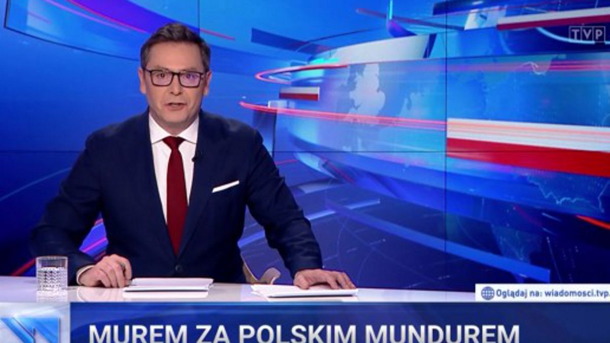 "Murem za polskim mundurem" pojawia się regularnie na pasku we "Wiadomościach"