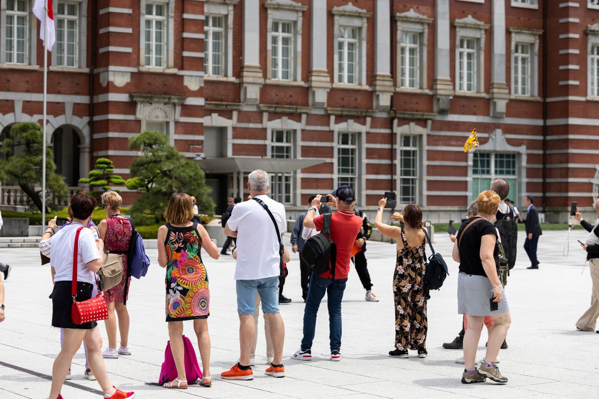 A paved road catches many tourists.