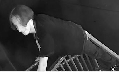 Policja próbuje ustalić ich tożsamość.