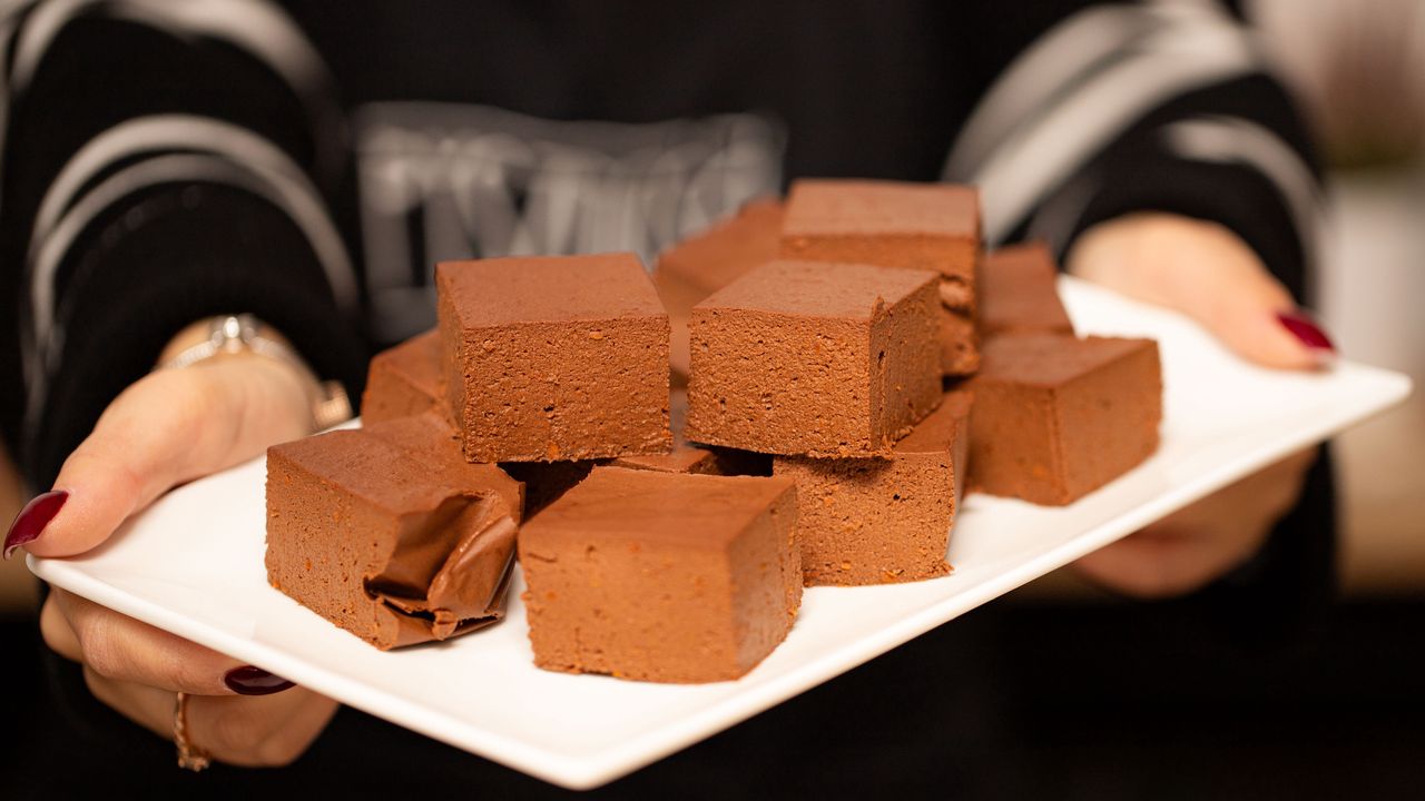 Brownie with persimmon