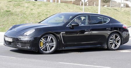 Nowy silnik i kosmetyka nadwozia – facelifting Porsche Panamery