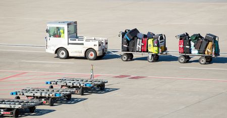 Linie zgubiły jego bagaż. Wpadł na genialny pomysł, jak go szybko odzyskać