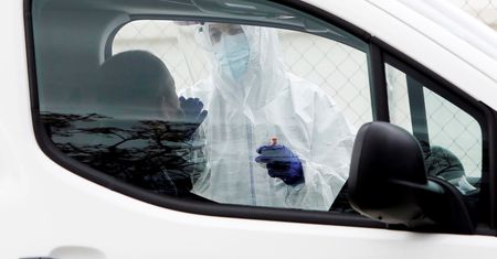 Koronawirus. Niemcy kupią od USA lekarstwo. Co z polskim preparatem z osocza?