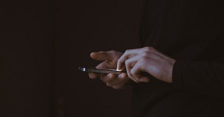 Napisał w Internecie o zamiarze popełnienia samobójstwa. Tragedii zapobiegli policjanci