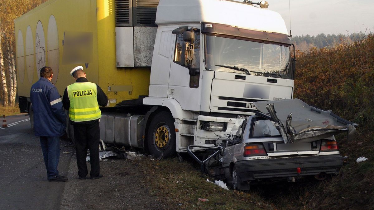 Wyprzedzanie często kończy się tragicznie. Można ułatwić ten trudny manewr lub jechać tak, by nikogo nie skłaniać do ryzykownych zachowań
