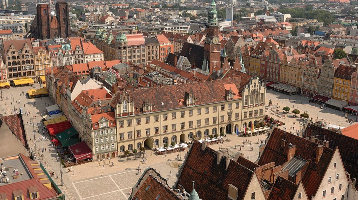Wrocław dusi się spalinami. Co dalej ze Strefą Czystego Transportu? [BADANIA]