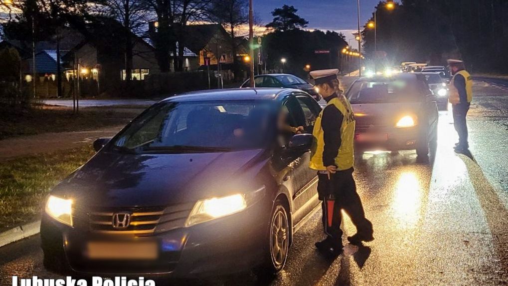 Profilaktyczne badania trzeźwości zniechęcają do jazdy pod wpływem alkoholu - zdjęcie ilustracyjne