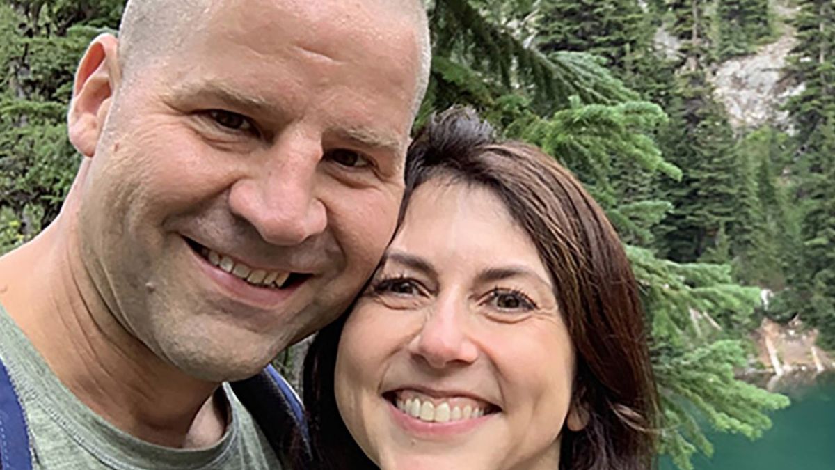 Dan Jewett wraz z MacKenzie Scott