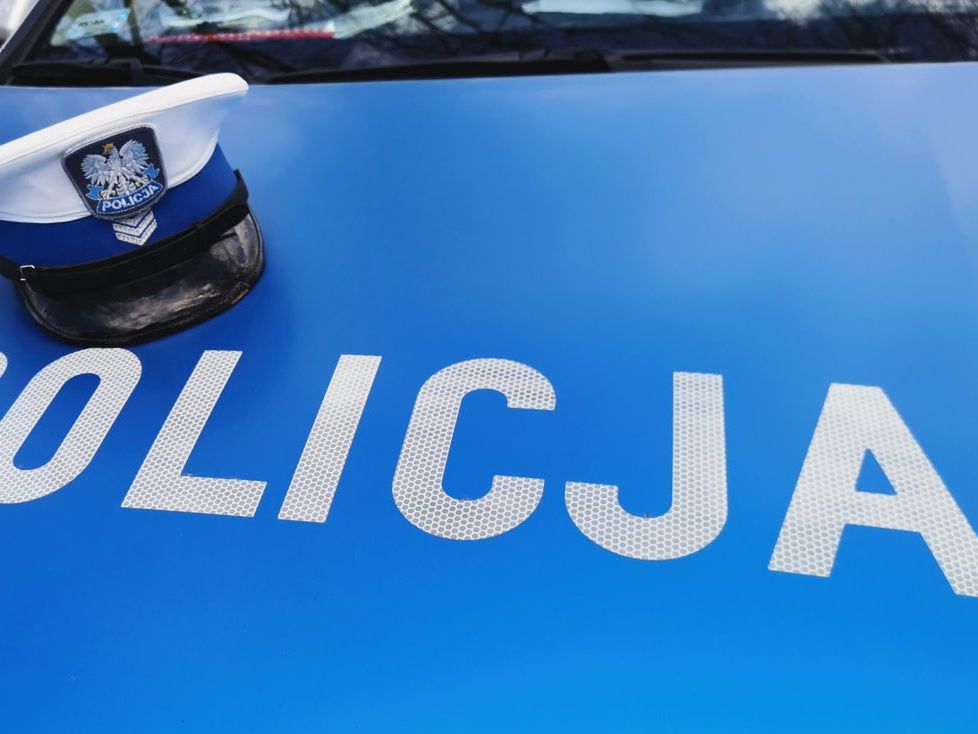 Żona nie milczała. Policjant z zarzutem